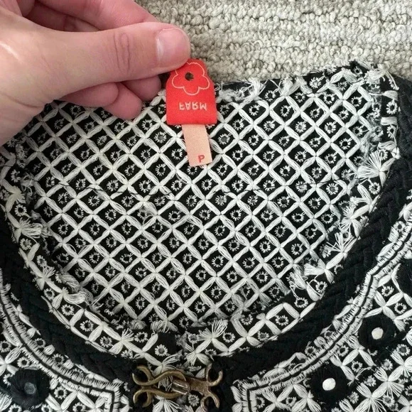 FARM Rio Abstract Black and White Geometric Woven Cardigan - Picture 6 of 14